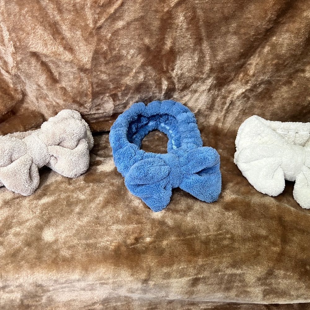 Blue, White and Cream Hairband Holder for Makeup Application 💄🎀